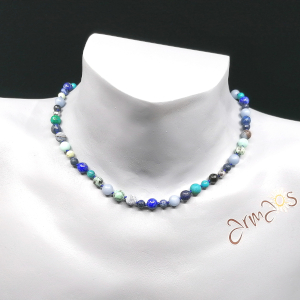 Edelstein Collier Blau, handgeknüpft, gehäkelter Verschluss